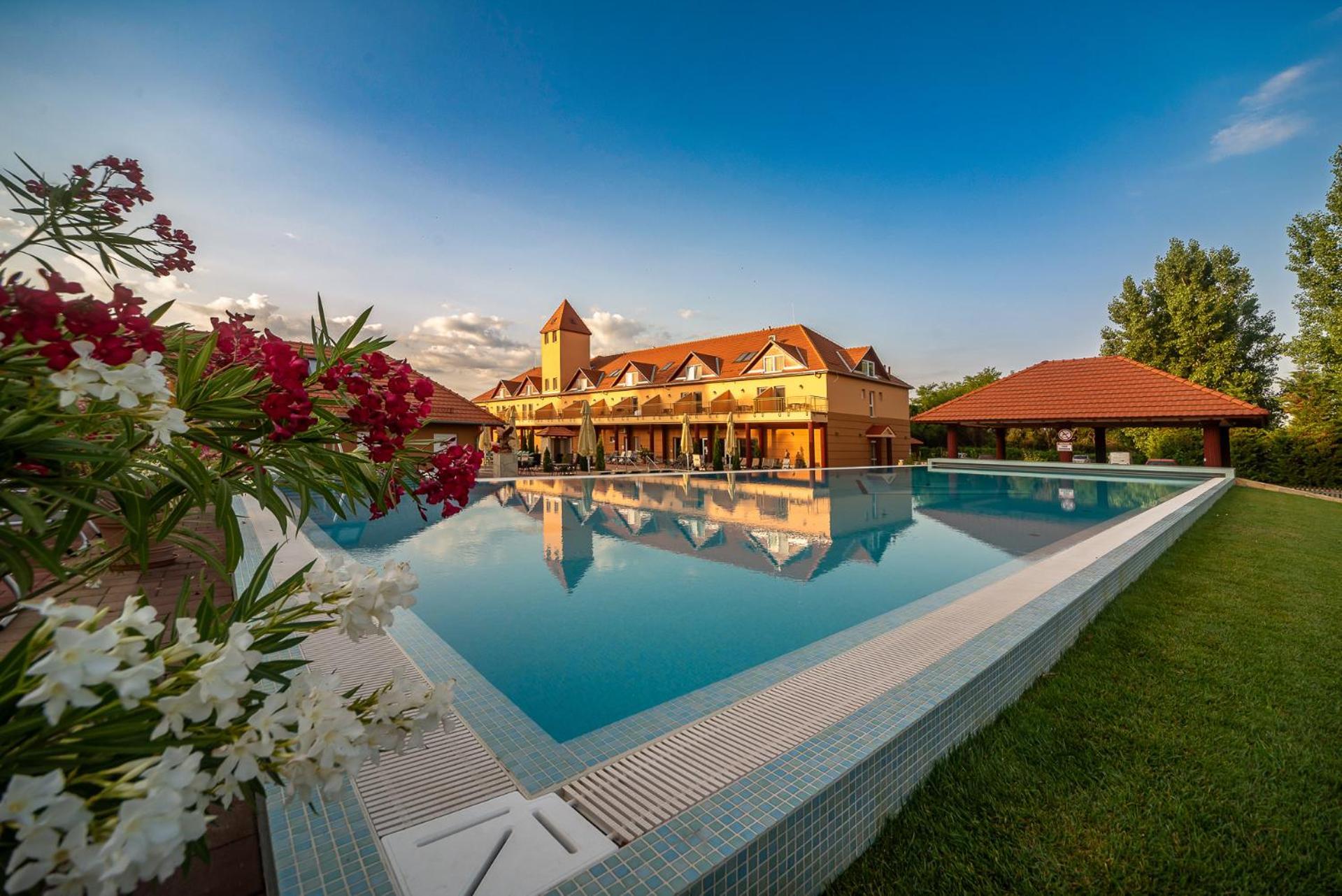 Termal Hotel Vesta Tapioszecso ภายนอก รูปภาพ