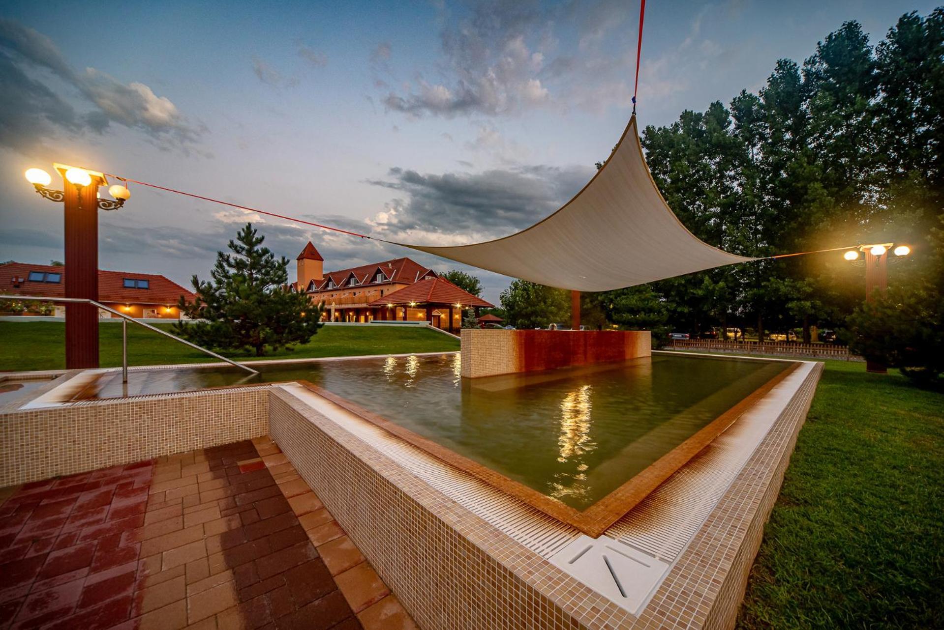Termal Hotel Vesta Tapioszecso ภายนอก รูปภาพ