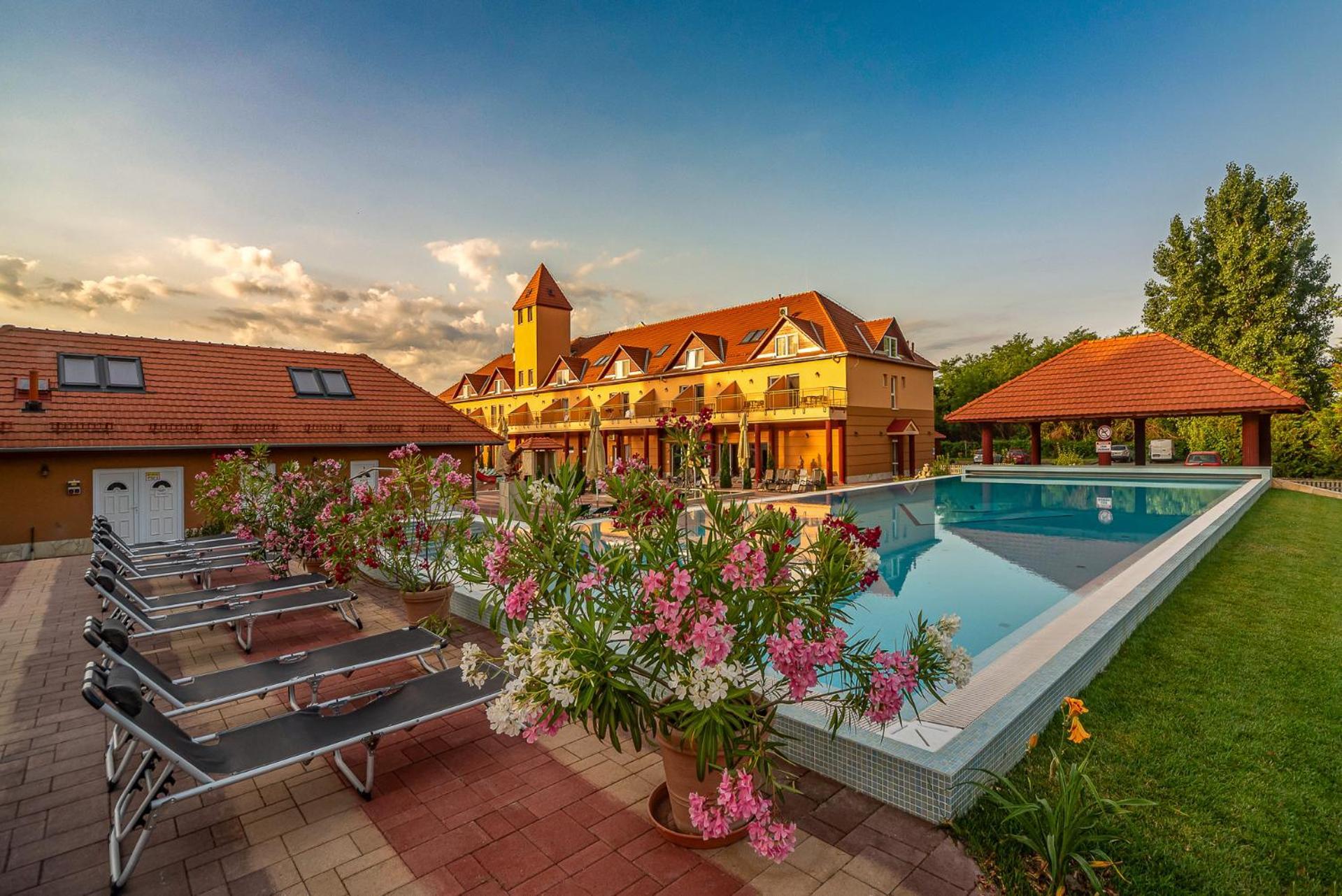 Termal Hotel Vesta Tapioszecso ภายนอก รูปภาพ